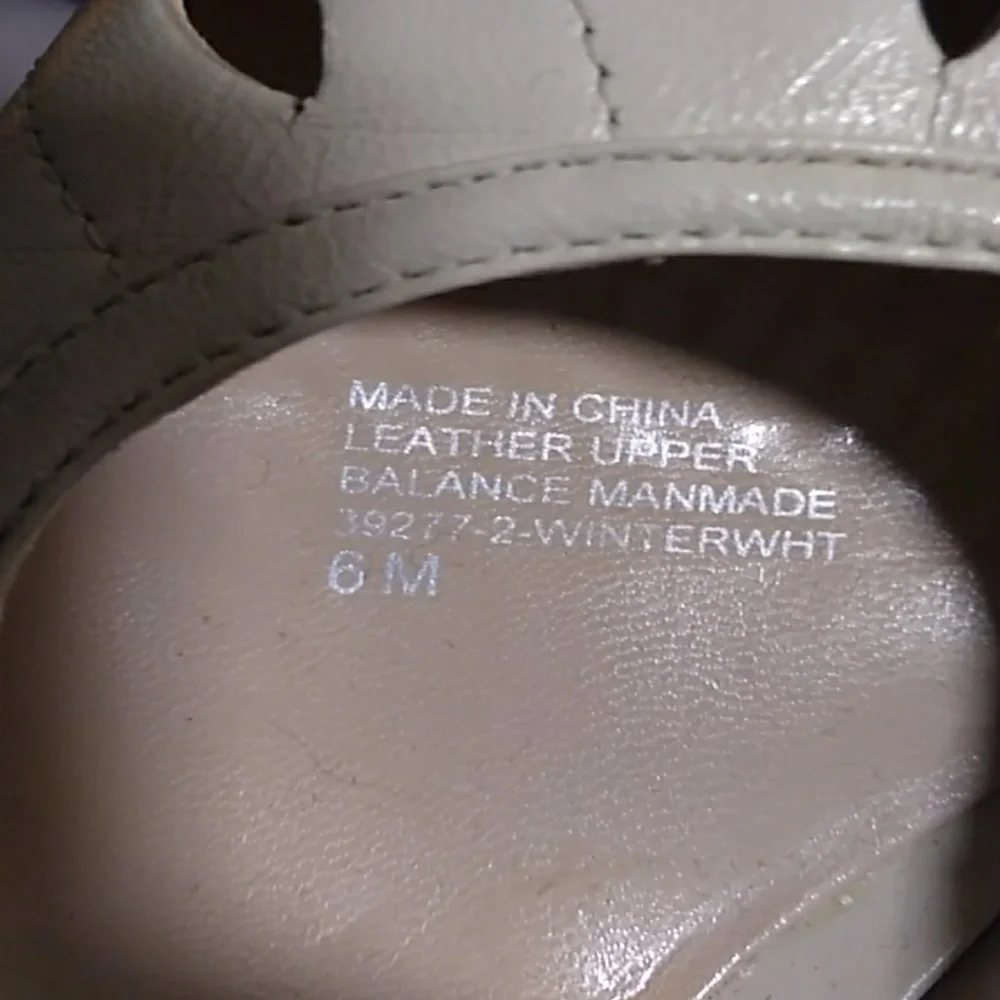 Dress Barn cream leather shoes - Picture 6 of 9